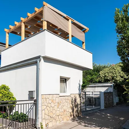 Bero, & Free Parking *