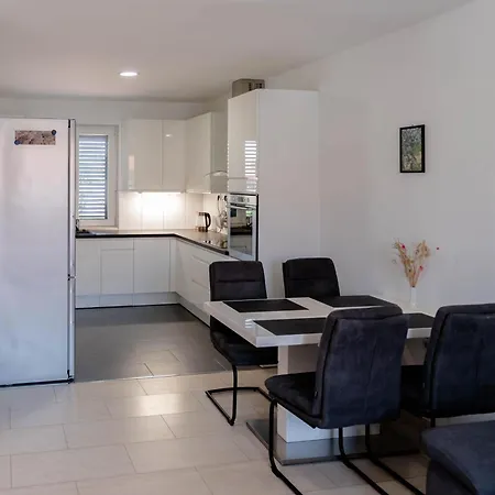 Bero, & Free Parking