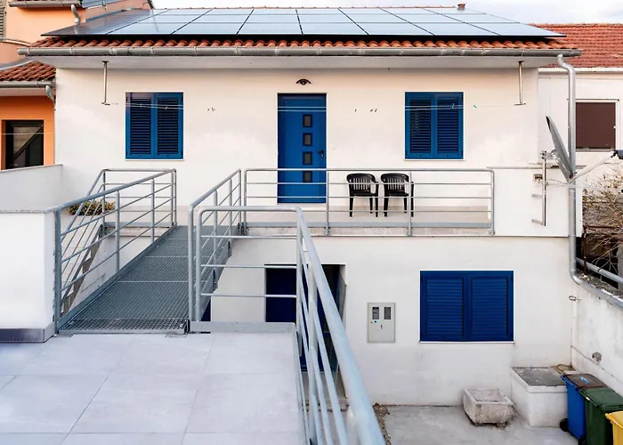 Bero, & Free Parking 穆泰尔岛