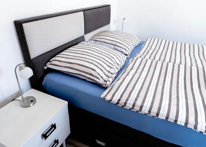 Bero, & Free Parking 穆泰尔岛